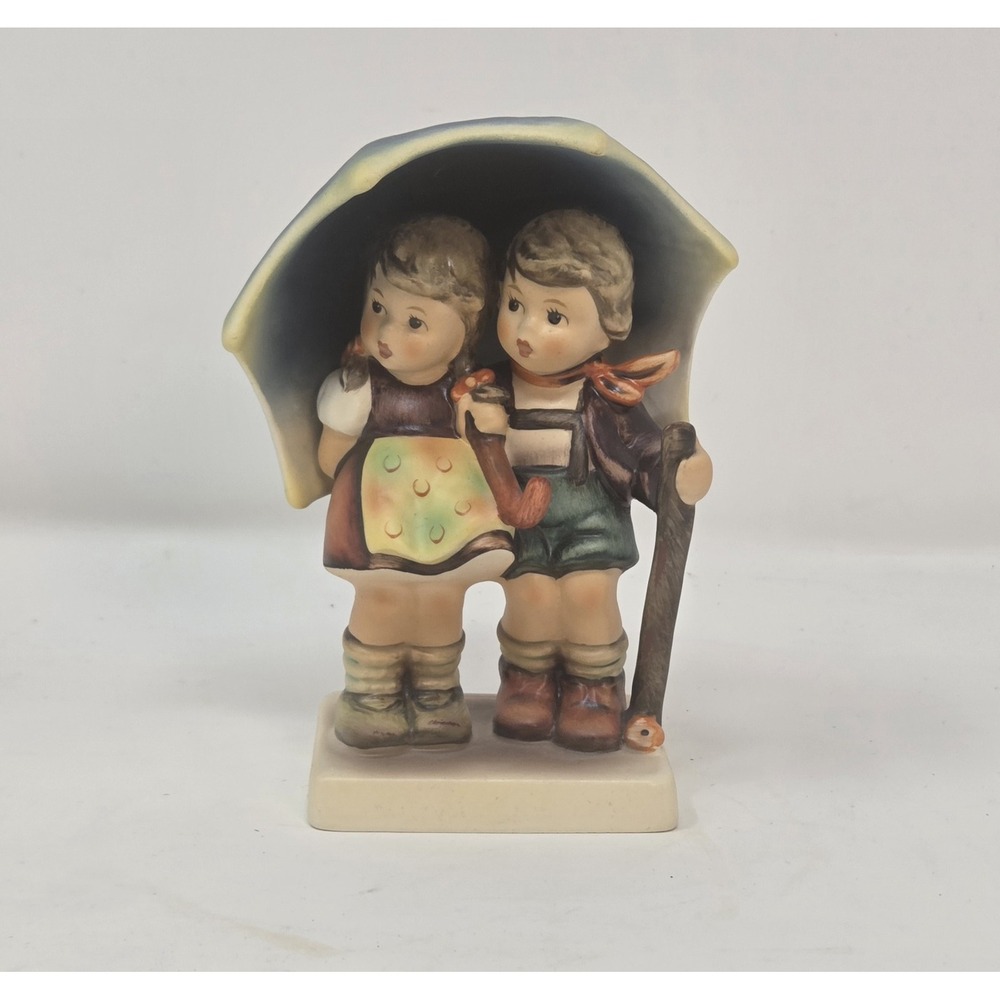 Hummel Goebel Stormy Weather 71 2/0 Vintage Figurine Boy Girl Umbrella TMK6